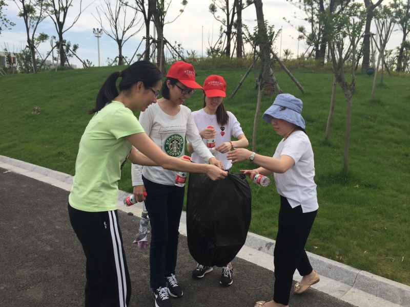 湖州市局团总支开展“守护绿水青山,共建美丽湖州”徒步南太湖奥体湿地公园环保公益活动.JPG