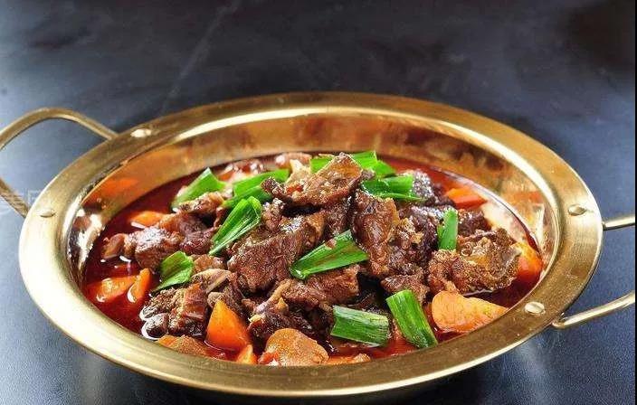吕山羊肉锅温暖您整个冬季这满满当当的暖锅伴着您