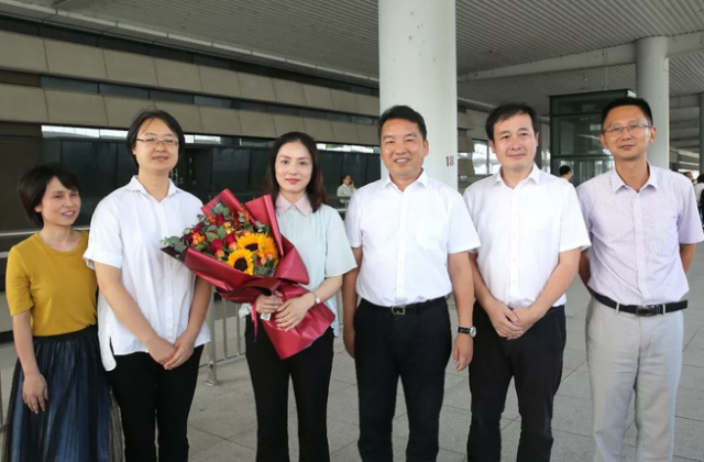 全国道德模范潘美儿载誉归来